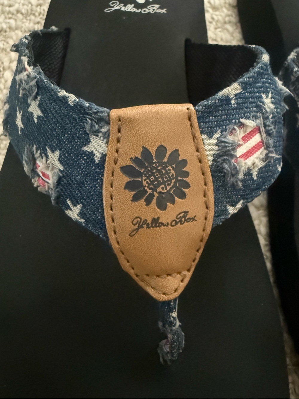 Yellow Box Navy Star & Flag Print Flip Flops with Tan Trim. Size 8. - Picture 2 of 9